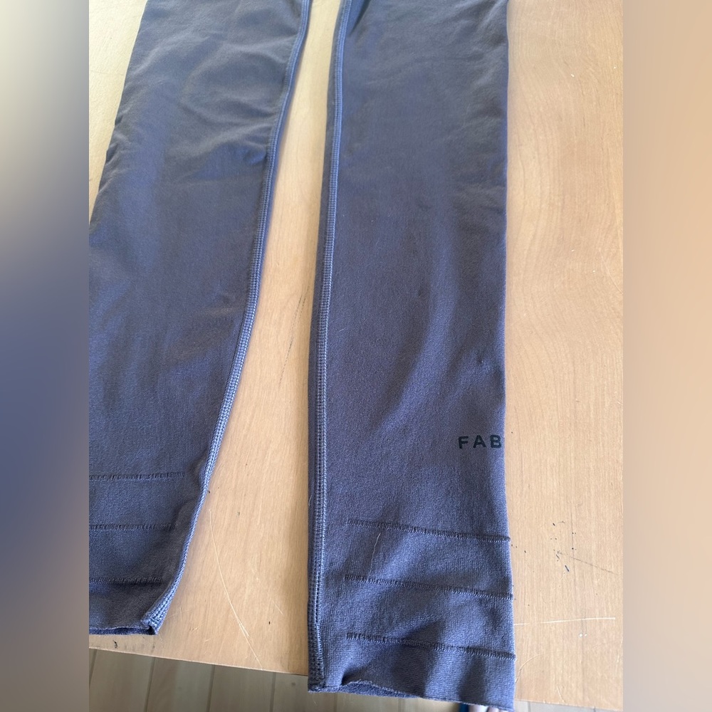 Pants 💜🤍 - Picture 4 of 15